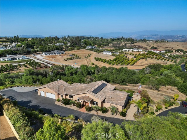 255 Puerta De Lomas, Fallbrook CA: https://media.crmls.org/medias/e1cbd6b7-945d-4f42-982a-29ef9eb692d9.jpg