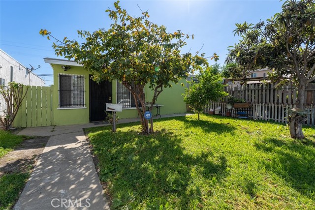 Detail Gallery Image 4 of 26 For 10208 S San Pedro St, Los Angeles,  CA 90003 - 2 Beds | 2 Baths