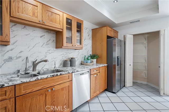 2006 Aviation Way, Redondo Beach CA: https://media.crmls.org/medias/e1cc0e2e-ec94-4237-879e-198cf8421713.jpg