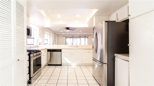 Detail Gallery Image 8 of 21 For 9906 Owensmouth Ave #7,  Chatsworth,  CA 91311 - 3 Beds | 2/1 Baths