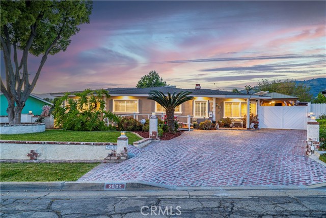 2033 E Duell Street, Glendora CA: https://media.crmls.org/medias/e1cc2101-774e-47c4-a8fd-de86b2182bc6.jpg