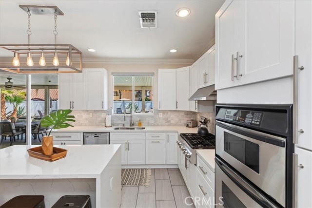 Detail Gallery Image 16 of 55 For 26273 Palm Tree Ln, Murrieta,  CA 92563 - 5 Beds | 3/1 Baths