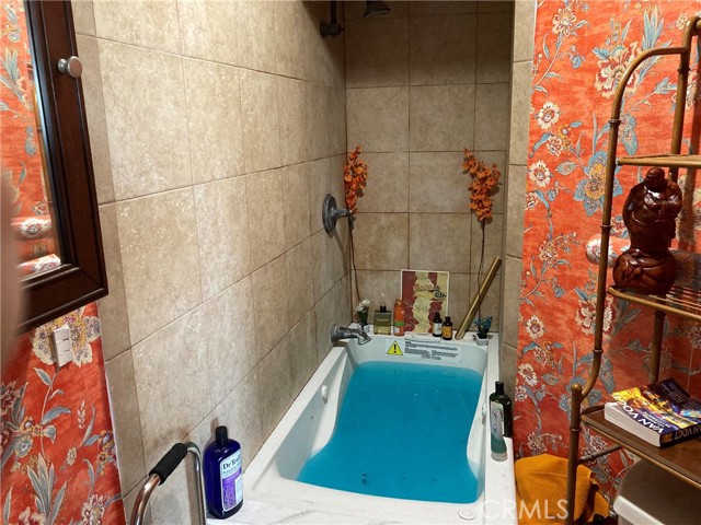 Time for a soothing bath in your high-powered jetted tub!