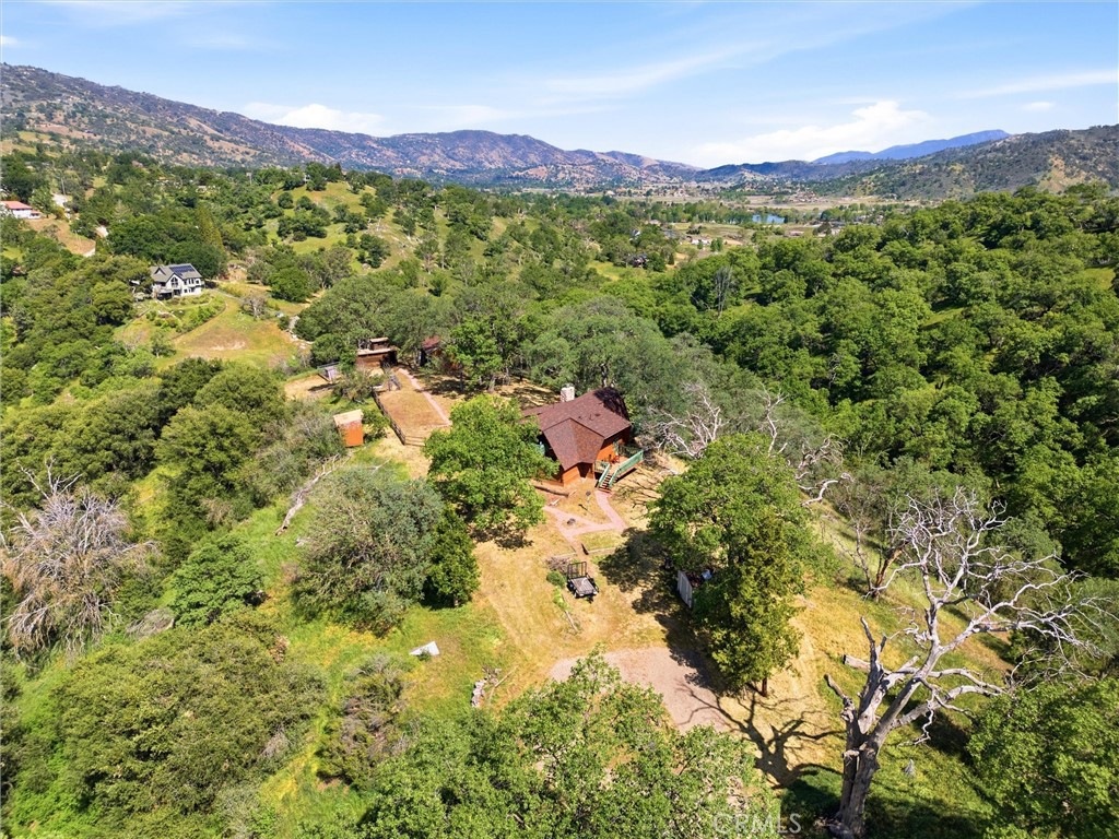https://media.crmls.org/medias/e1cd7ef2-f319-4771-9218-6784046498a5.jpg?preset=X-Large