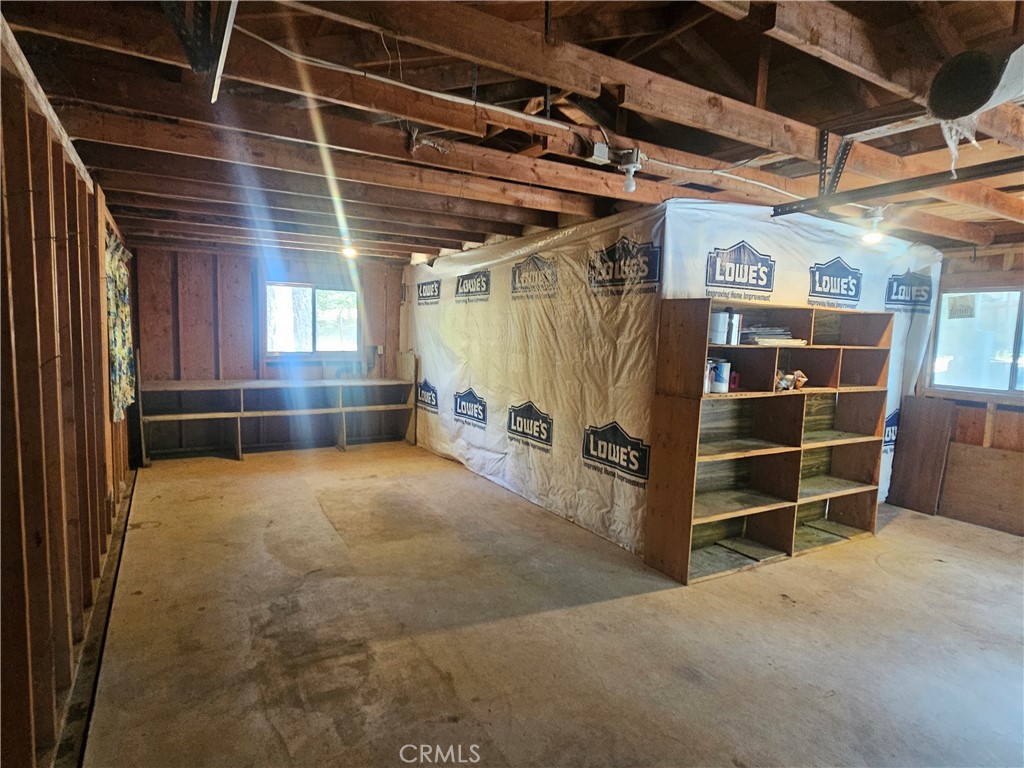 https://media.crmls.org/medias/e1cdfe8b-a294-4814-87ad-95a8abb3bfb2.jpg?preset=X-Large