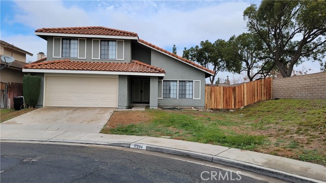 Detail Gallery Image 1 of 33 For 17294 Walnut Ave, Fontana,  CA 92336 - 3 Beds | 2/1 Baths