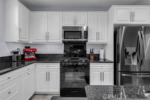 2151 Atlantic Avenue, Long Beach CA: https://media.crmls.org/medias/e1ceb275-a60c-4486-9e19-af095c5ec7d1.jpg