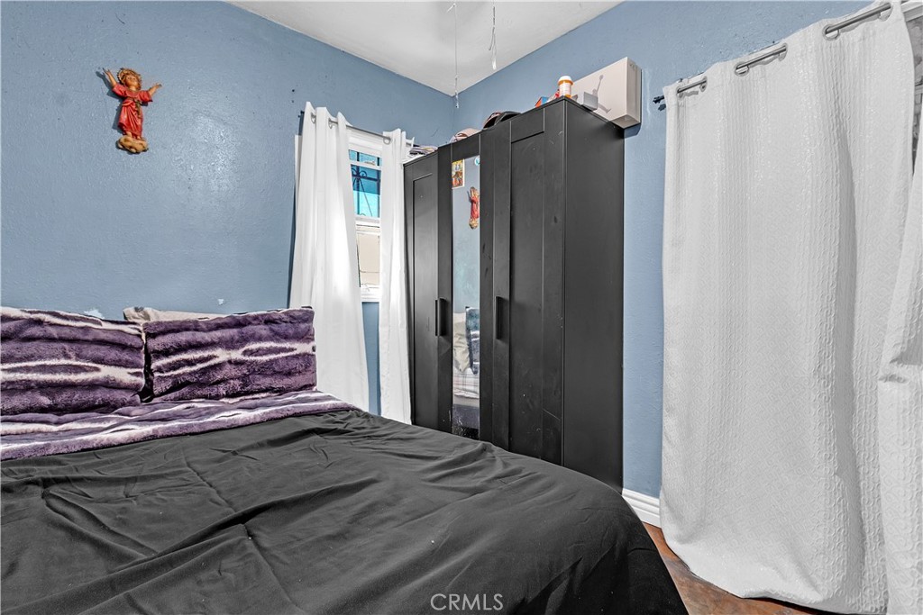 https://media.crmls.org/medias/e1cebf01-9c6e-46b4-9c6c-ceb45f926844.jpg?preset=X-Large