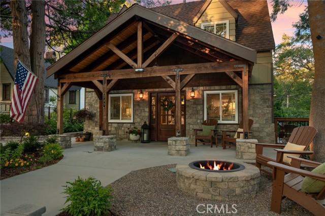 243 Manzanita Drive, Lake Arrowhead CA: https://media.crmls.org/medias/e1cee2da-aabf-457c-89b6-6bc2fa8ee6ed.jpg