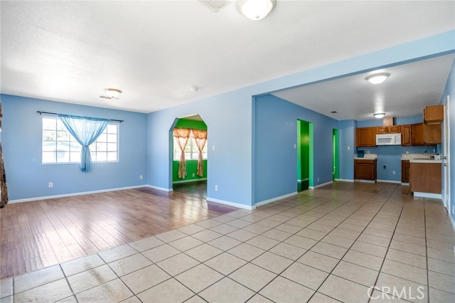 361 N B Street, Tulare CA: https://media.crmls.org/medias/e1cf737e-2343-4796-9f64-f0053af1651d.jpg