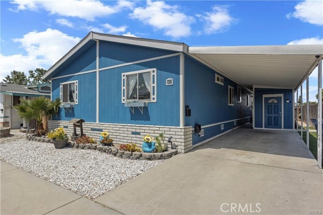 1721 E Colton Avenue, Redlands CA: https://media.crmls.org/medias/e1d00634-f8b3-40b7-b9d1-0d9d293b5aad.jpg