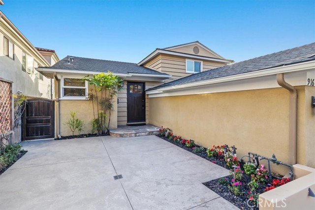 Nice front courtyard and stone entryway.