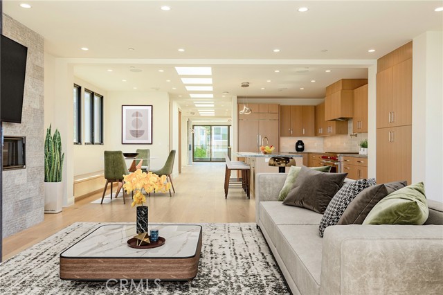 Detail Gallery Image 25 of 56 For 404 16th St, Manhattan Beach,  CA 90266 - 5 Beds | 5/2 Baths