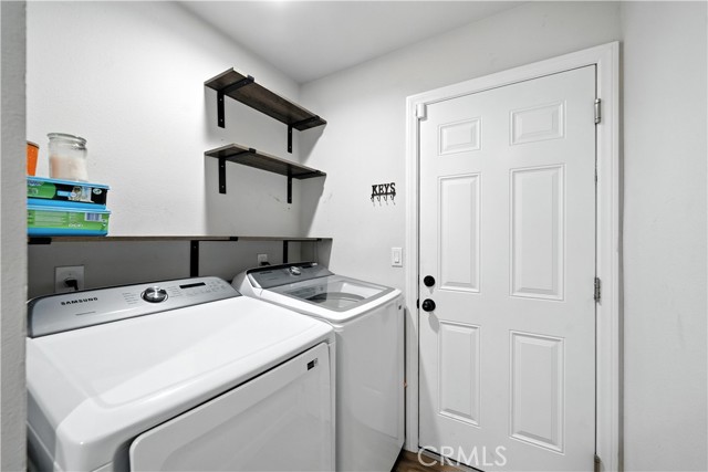 Image 24 of 34 For 639 E 5th St