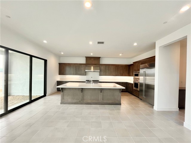 Detail Gallery Image 6 of 40 For 27533 Elderberry Dr, Valencia,  CA 91381 - 5 Beds | 5/1 Baths