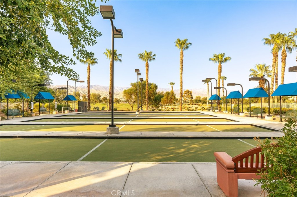 https://media.crmls.org/medias/e1d264ff-86ab-49d1-9128-bfd6fabd3d29.jpg?preset=X-Large
