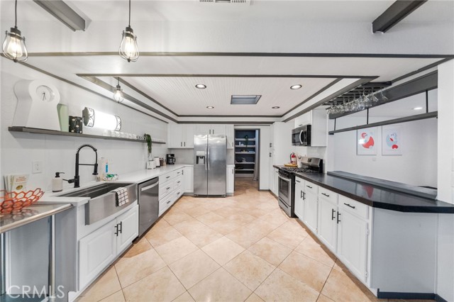 Image 36 of 66 For 2306 Acacia Rd E