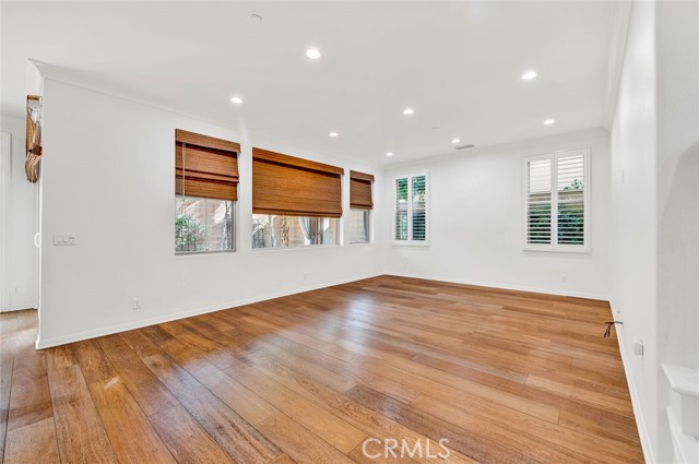 34 Somerton, Irvine CA: https://media.crmls.org/medias/e1d3e8ac-b8b0-48e5-8940-e8f7bd9fbcab.jpg