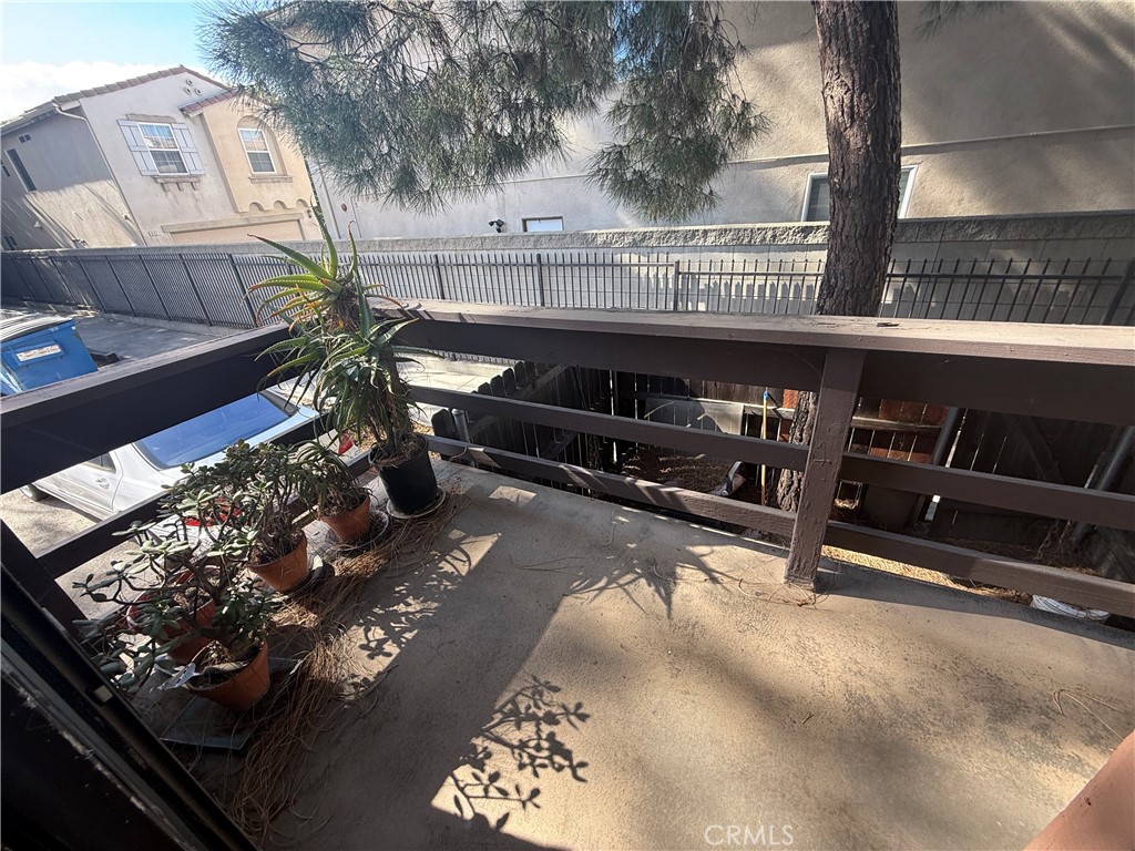 https://media.crmls.org/medias/e1d66423-eb38-4b1a-80c6-7e38946cb0f8.jpg?preset=X-Large