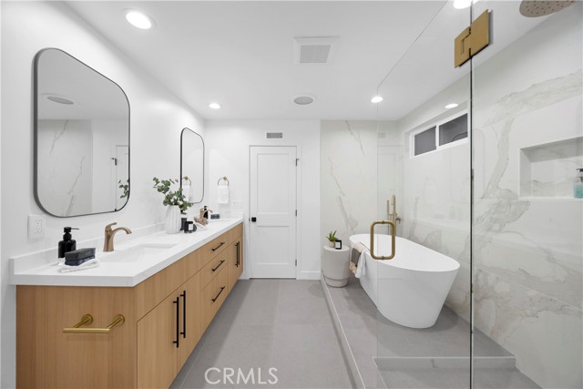 Detail Gallery Image 18 of 33 For 20942 Queens Park, Huntington Beach,  CA 92646 - 5 Beds | 3 Baths