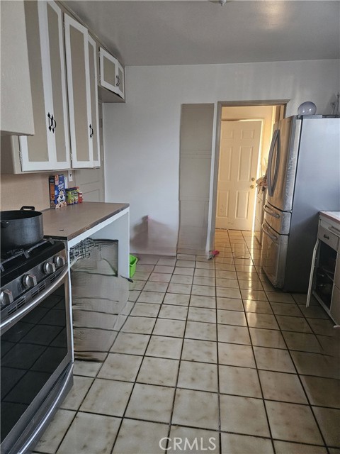 Detail Gallery Image 5 of 15 For 241 S Kern Ave, Los Angeles,  CA 90022 - – Beds | – Baths