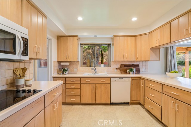 Detail Gallery Image 7 of 20 For 1826 Bara Rd, Glendale,  CA 91208 - 3 Beds | 2 Baths