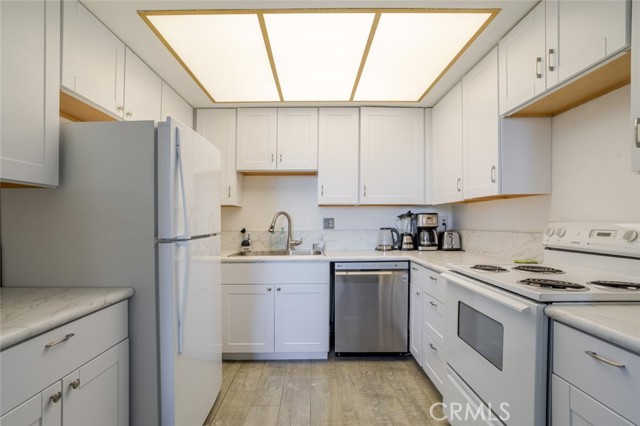 Detail Gallery Image 14 of 29 For 321 S San Vicente Bld #505,  Los Angeles,  CA 90048 - 1 Beds | 2 Baths