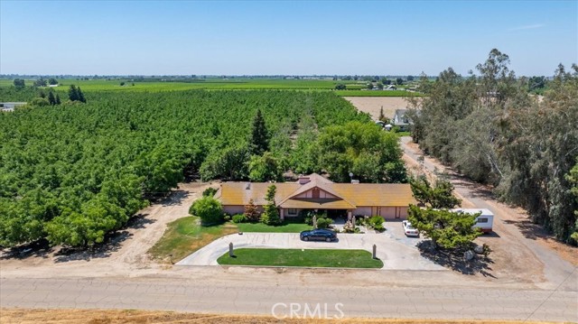 13715 E Nebraska Avenue, Kingsburg CA: https://media.crmls.org/medias/e1da3976-f6b4-4556-a0b0-99d5b853c9d3.jpg