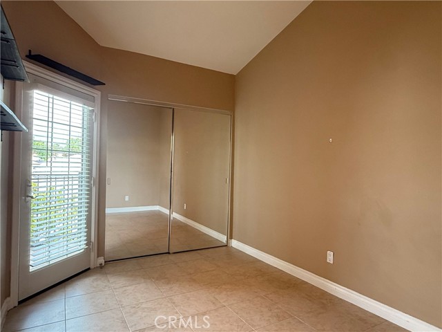 Detail Gallery Image 10 of 17 For 5241 Colodny Dr #403,  Agoura Hills,  CA 91301 - 3 Beds | 2/1 Baths