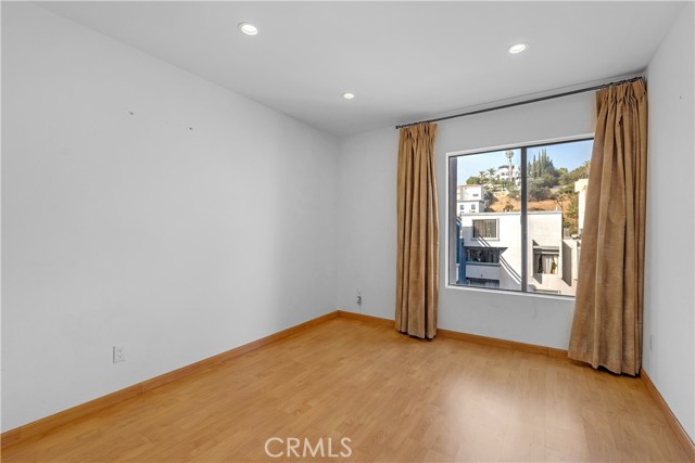 Detail Gallery Image 8 of 15 For 1940 N Highland Ave #75,  Los Angeles,  CA 90068 - 3 Beds | 2 Baths