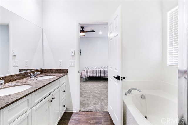 15992 Yosemite Street, Victorville CA: https://media.crmls.org/medias/e1dbb942-ada5-467c-beb9-4412cfe85ea1.jpg