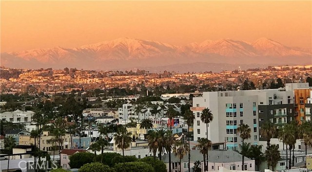 525 E Seaside Way, Long Beach CA: https://media.crmls.org/medias/e1dc69fd-ee38-418a-bb36-10d57f29e3b4.jpg