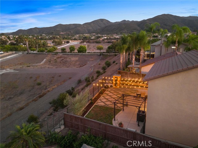 Detail Gallery Image 9 of 53 For 3547 Hawthorne Dr, Corona,  CA 92881 - 3 Beds | 2/1 Baths