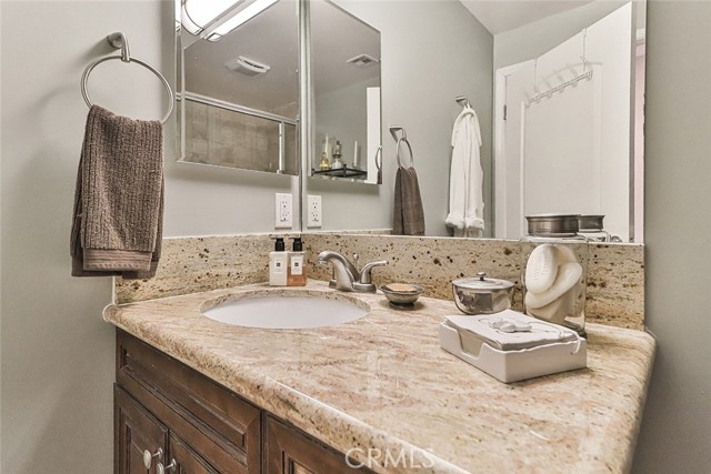 Detail Gallery Image 30 of 49 For 4724 Kester Ave #404,  Sherman Oaks,  CA 91403 - 3 Beds | 2 Baths