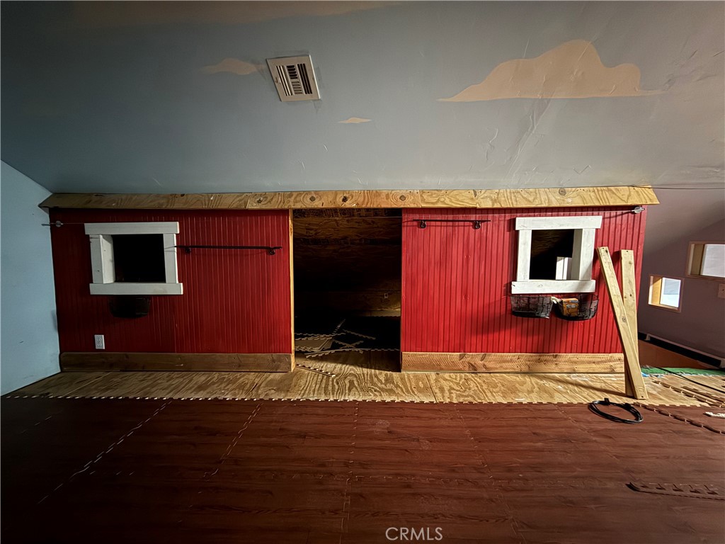 https://media.crmls.org/medias/e1de3054-32bb-49f6-b09a-c99470a49e0c.jpg?preset=X-Large