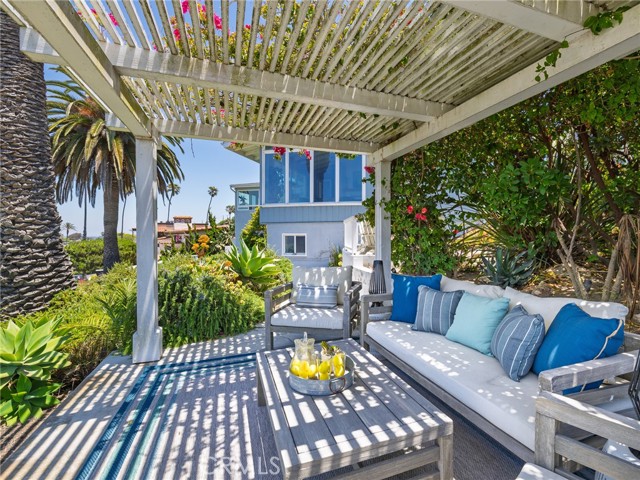 246 Via Los Miradores, Redondo Beach CA: https://media.crmls.org/medias/e1decaa5-1c98-424a-9087-274213f39213.jpg