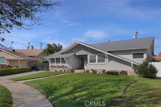 16837 Itasca photo 2