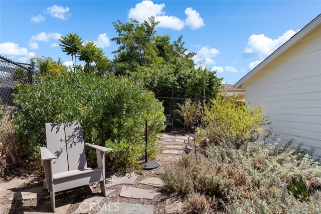 10522 Fernglen Avenue, Tujunga CA: https://media.crmls.org/medias/e1df894b-29e0-4927-a54c-ff846fe93834.jpg