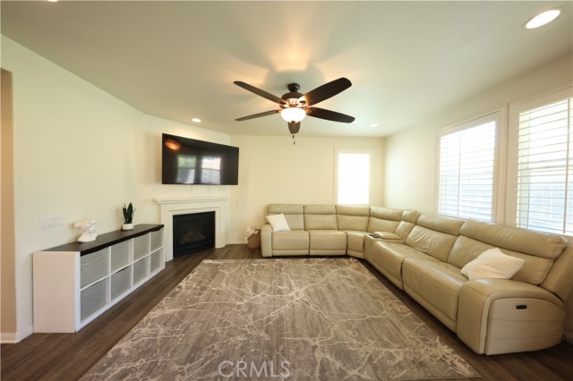 Detail Gallery Image 7 of 25 For 3848 Vine Maple, San Bernardino,  CA 92407 - 4 Beds | 2/1 Baths