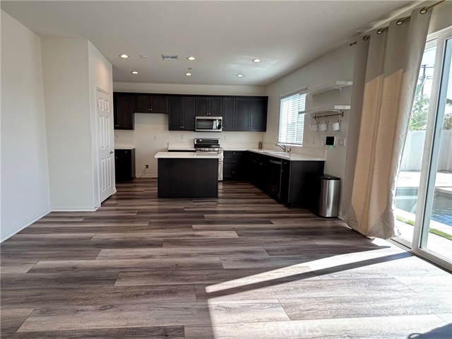 Detail Gallery Image 5 of 26 For 9605 Bonsai Ln, Riverside,  CA 92508 - 5 Beds | 3 Baths