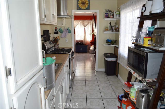 13104 Hoyt Street, Pacoima CA: https://media.crmls.org/medias/e1e10c63-bbaf-4180-950e-9f1c5b4a9b00.jpg