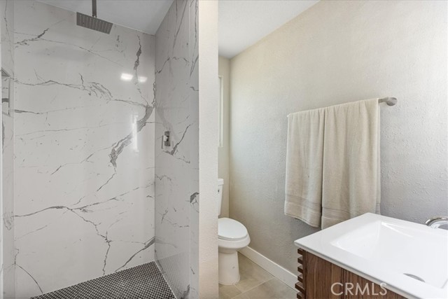 Detail Gallery Image 14 of 21 For 9951 Glencrest Cir, Sun Valley,  CA 91504 - 4 Beds | 3 Baths