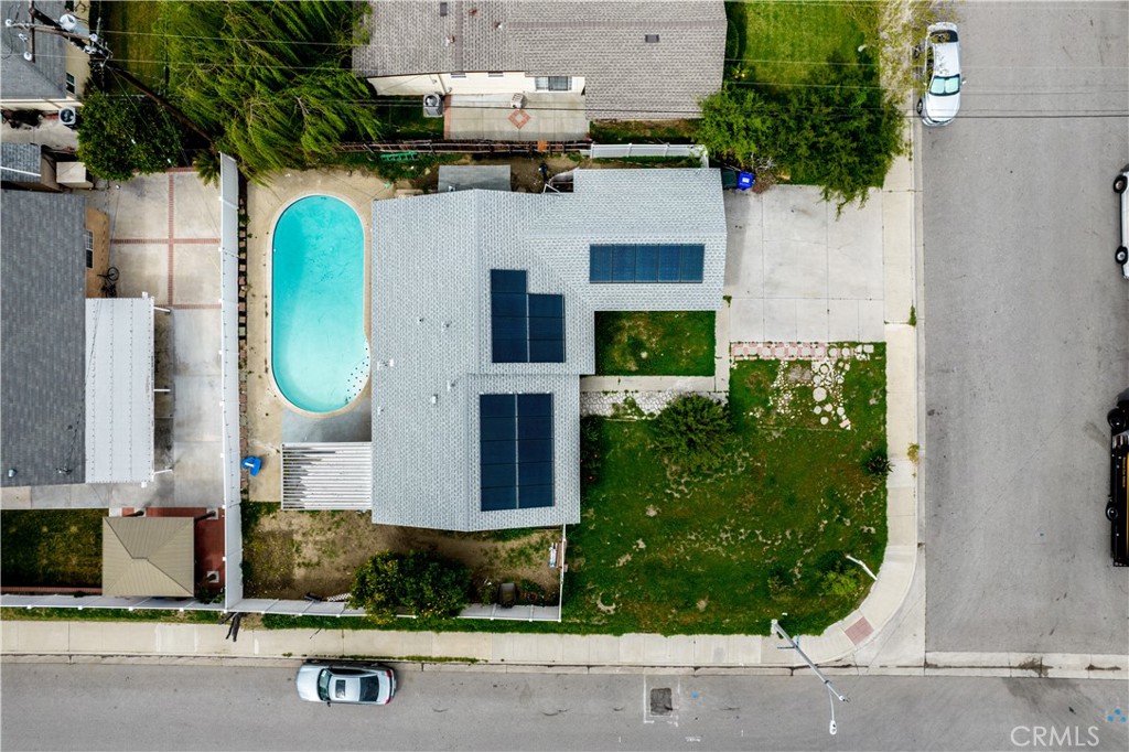 https://media.crmls.org/medias/e1e26515-d0f6-4ce5-a5f0-d61a79e22920.jpg?preset=X-Large
