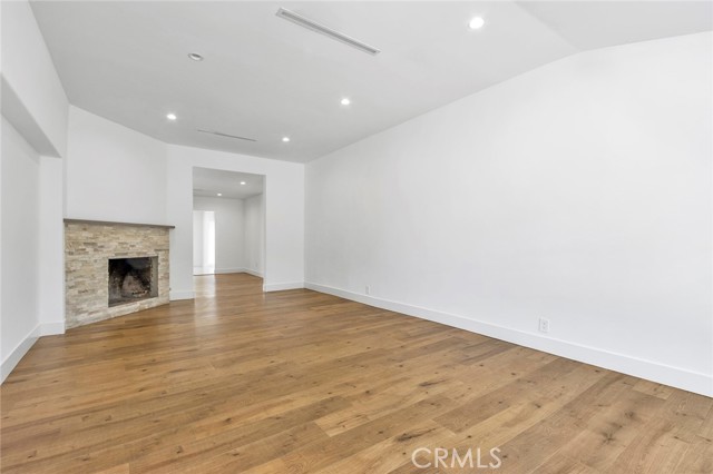 6015 Laurelgrove Avenue, North Hollywood CA: https://media.crmls.org/medias/e1e2ce34-0ea4-4353-a01f-62df57e2ade2.jpg