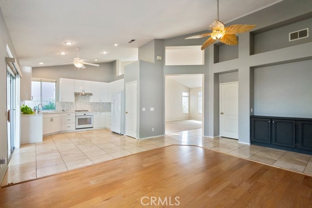 Detail Gallery Image 4 of 23 For 32364 Corte Coronado, Temecula,  CA 92592 - 3 Beds | 2 Baths