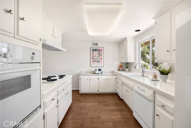 1753 N Albright Avenue, Upland CA: https://media.crmls.org/medias/e1e5b04c-1176-4405-8409-d9fb56528be7.jpg