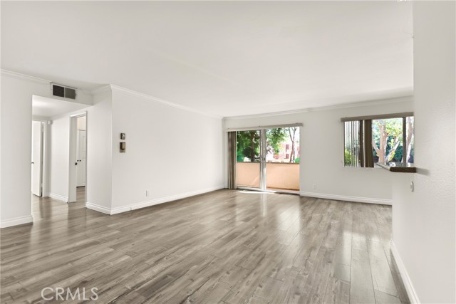 5403 Newcastle Avenue photo 8