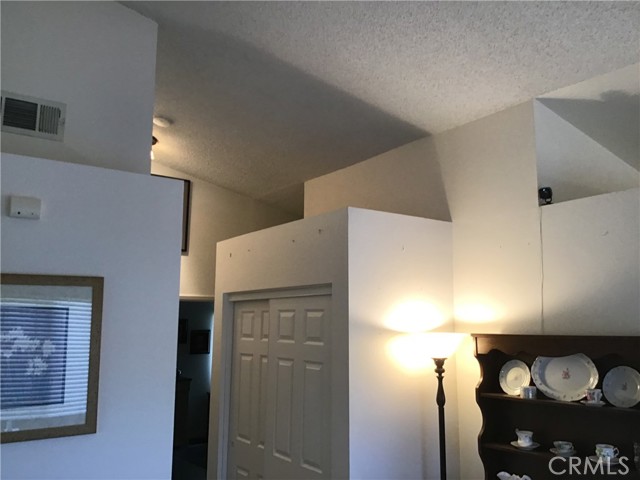 9144 Oakleaf Court, Hesperia CA: https://media.crmls.org/medias/e1e76b23-bd89-4794-b067-53b59f30674e.jpg