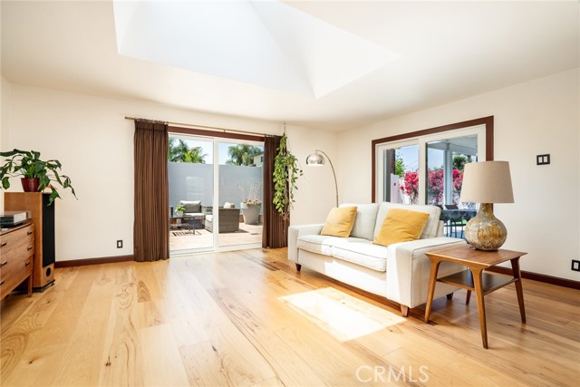 5272 Caliente Drive, Huntington Beach CA: https://media.crmls.org/medias/e1e7e907-8108-457d-8ac8-f9923689c40d.jpg