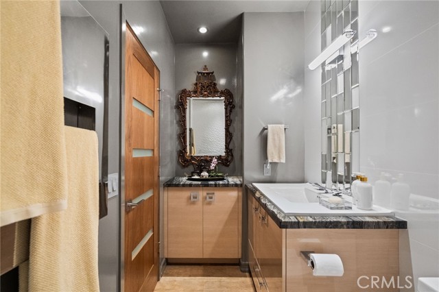 40070 Corte Fortuna, Murrieta CA: https://media.crmls.org/medias/e1e863f1-0489-4ccb-a35f-99a95a427a2e.jpg